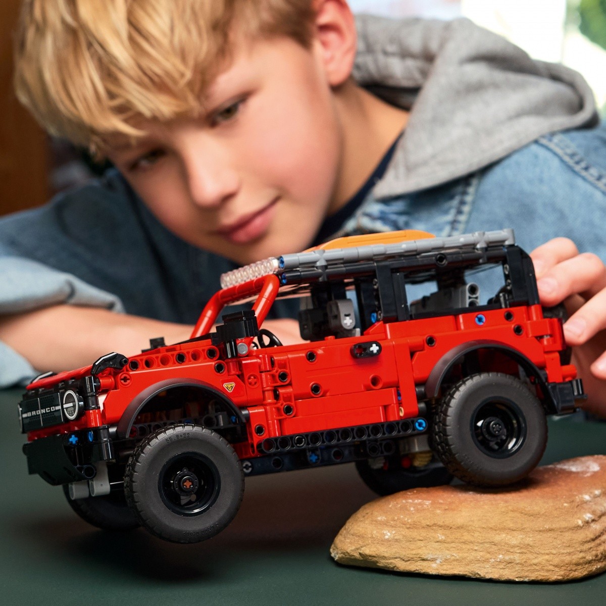 LEGO Technic 42213 SUV Ford Bronco 6