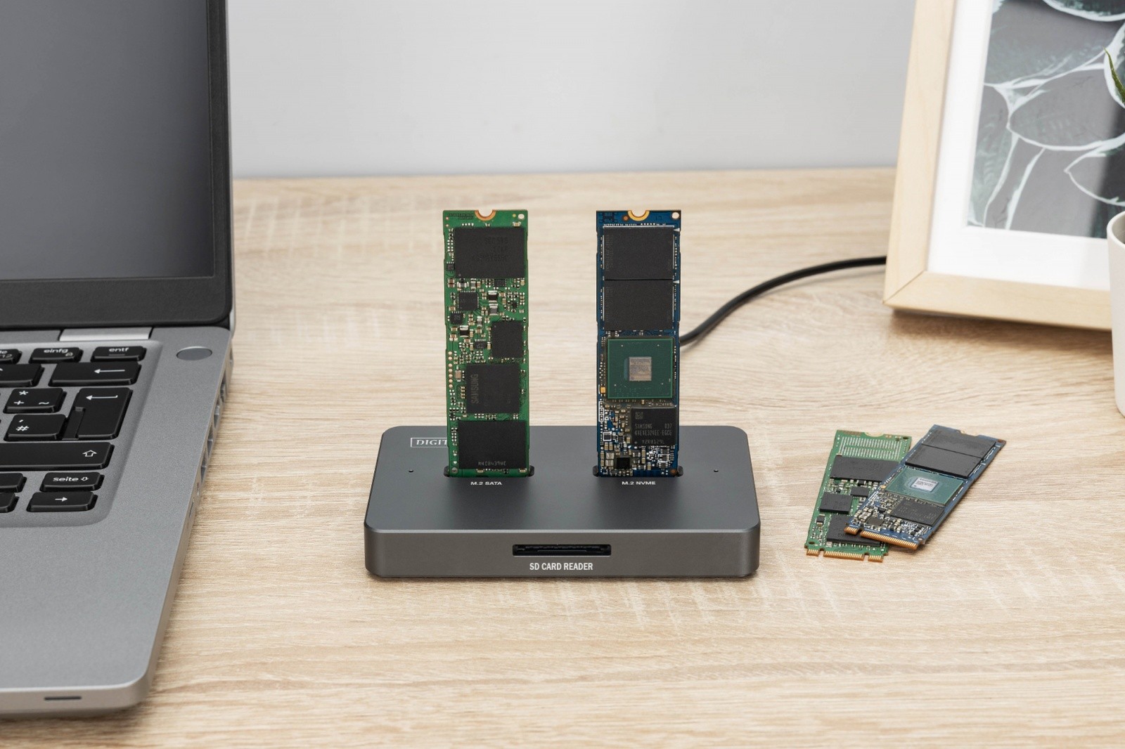 Stojalo za SSD M.2 NVMe/SATA in bralnik kart SD, USB-C 3.2 3