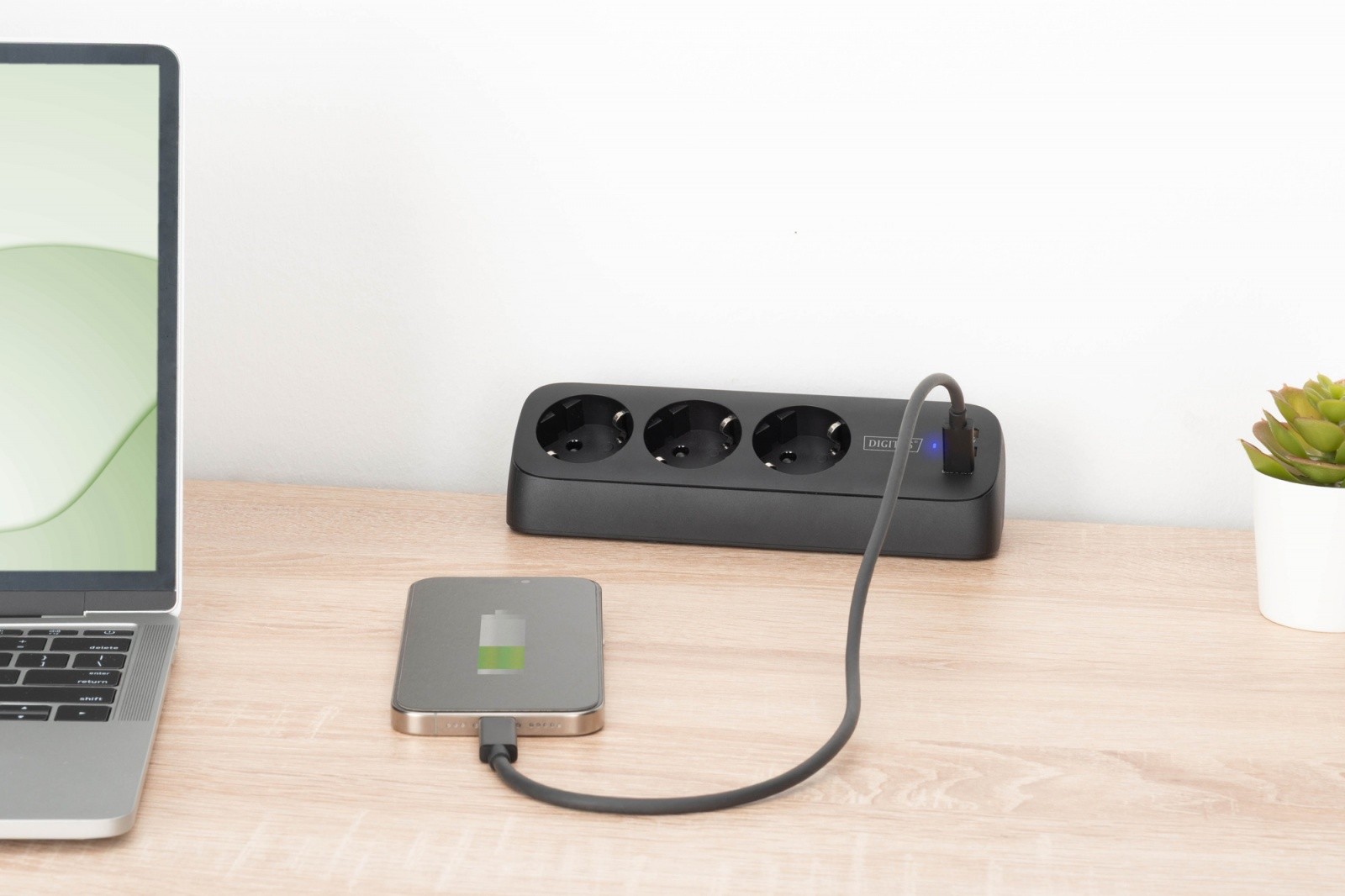 Namizna razdelilna letev z 3 Schuko vtičnicami, 2x USB-A (12W), 1x USB-C (30W), črna 3