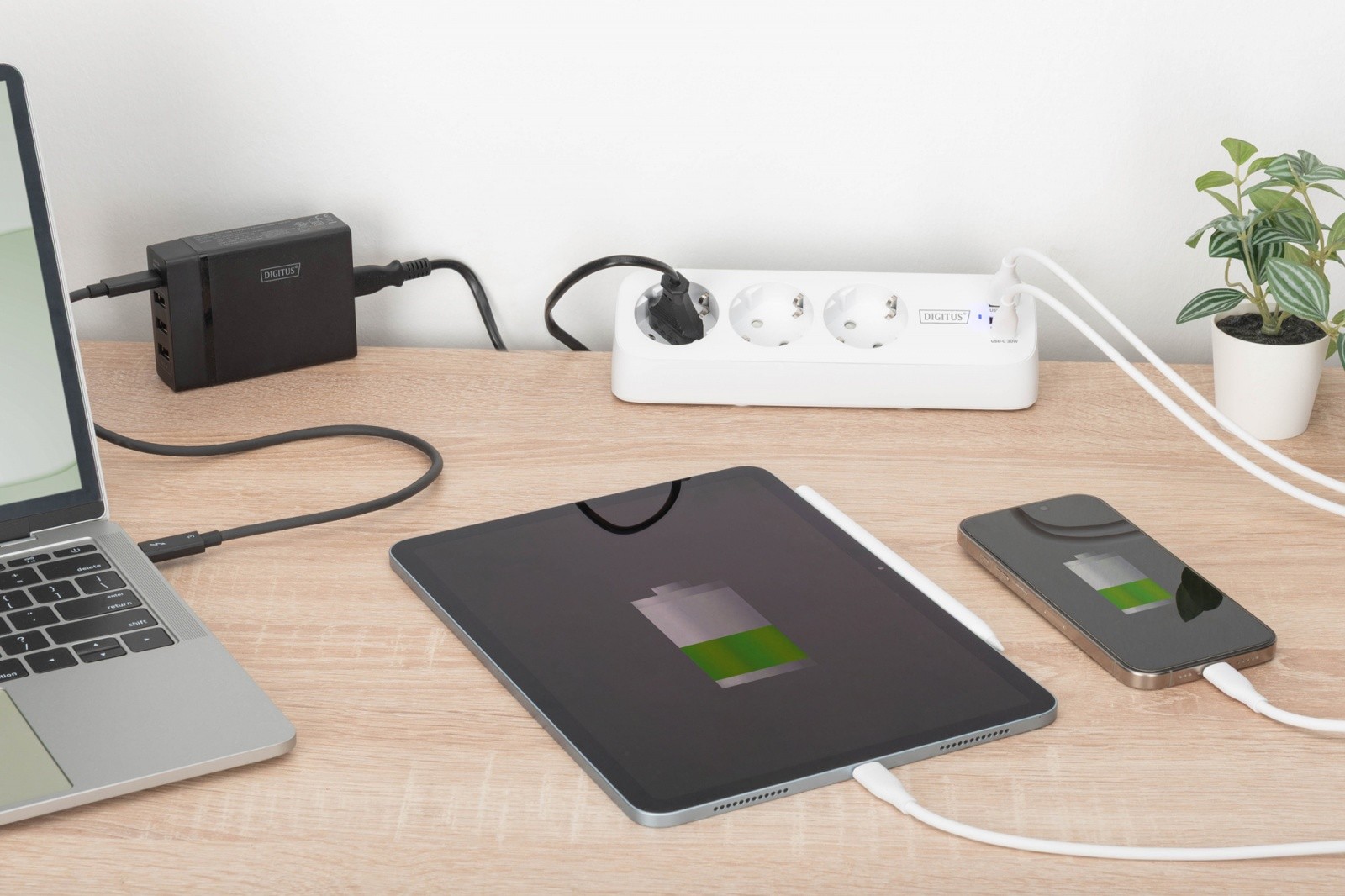Namizna razdelilna letev z 3 Schuko vtičnicami, 2x USB-A (12W), 1x USB-C (30W), bela 2