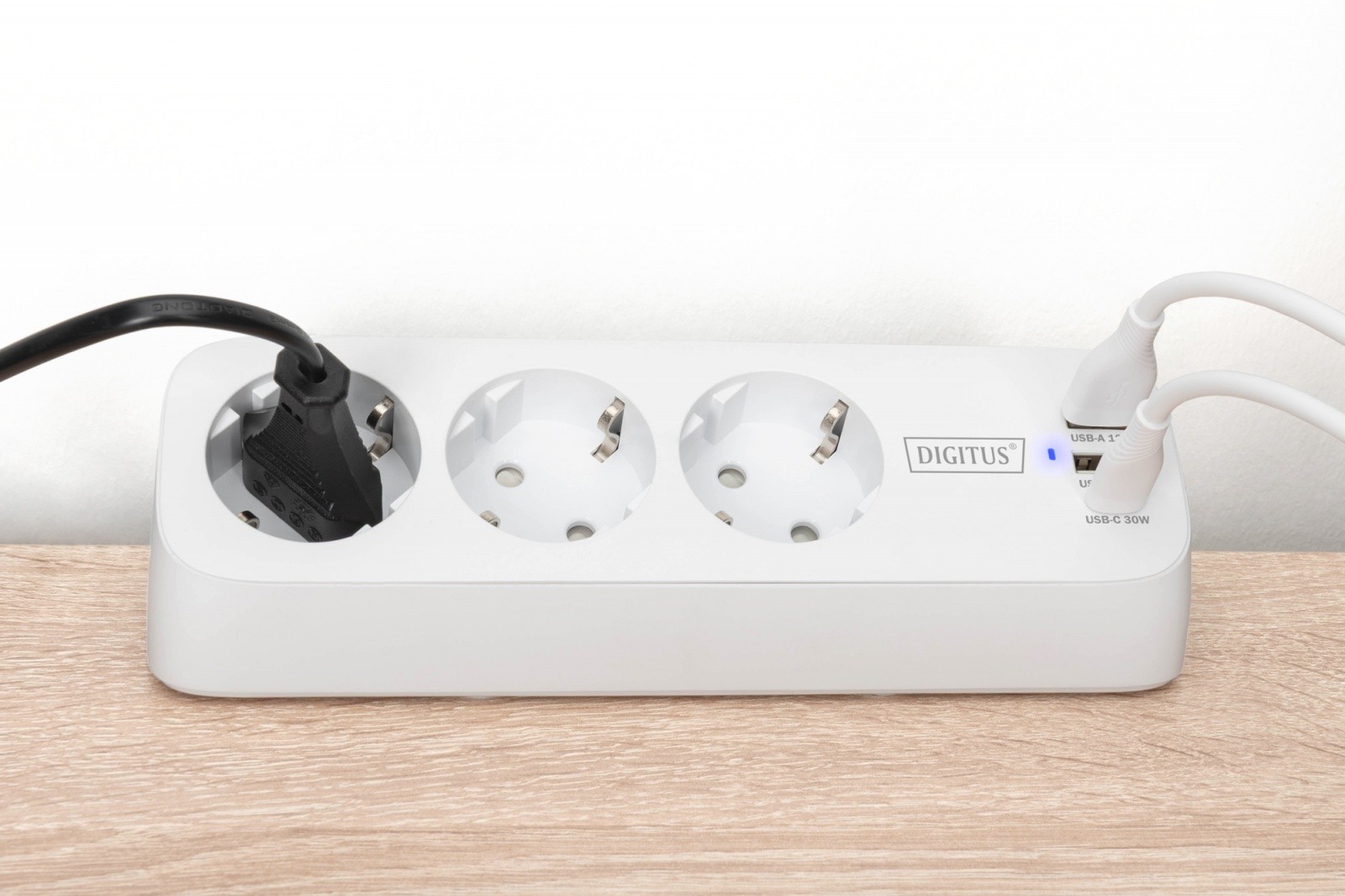 Namizna razdelilna letev z 3 Schuko vtičnicami, 2x USB-A (12W), 1x USB-C (30W), bela 3